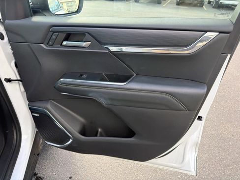 Used 2024 GMC Acadia Elevation image 15