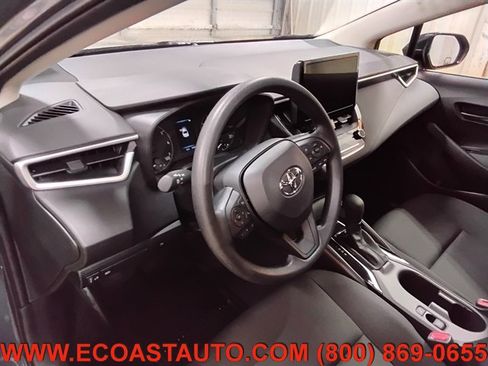 Used 2025 Toyota Corolla LE image 11