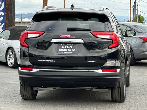 Used 2024 GMC Terrain SLT AWD/4WD image 5