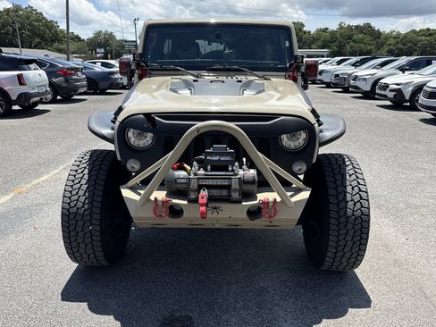 Used 2017 Jeep Wrangler Unlimited Rubicon AWD/4WD image 9