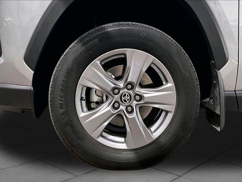 Used 2022 Toyota RAV4 XLE w/ Convenience Package AWD/4WD image 11