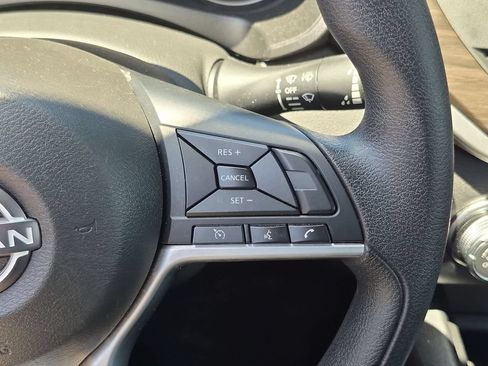 Used 2025 Nissan Altima 2.5 SV FWD image 22