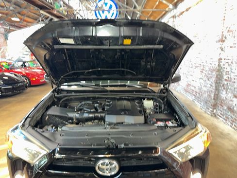 Used 2014 Toyota 4Runner SR5 image 88