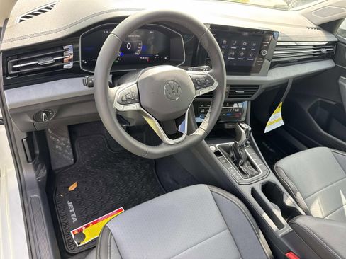 New 2026 Volkswagen Jetta SE FWD image 11