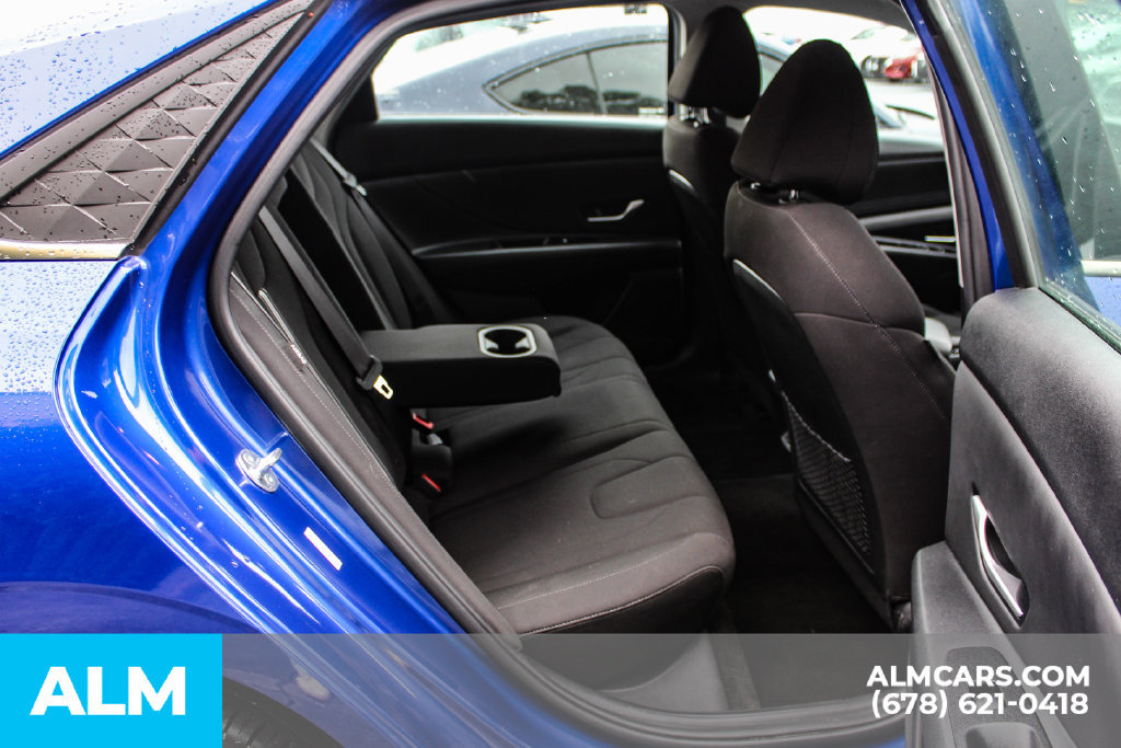 Used 2025 Hyundai Elantra SEL FWD image 17