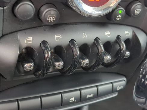 Used 2012 MINI Cooper Countryman FWD image 16