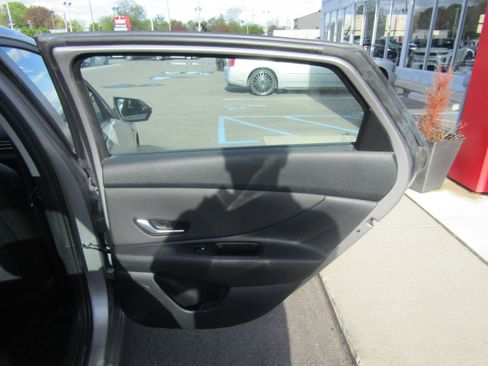 Used 2025 Hyundai Elantra Limited FWD image 13