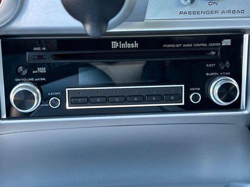 Used 2006 Ford GT Base image 21