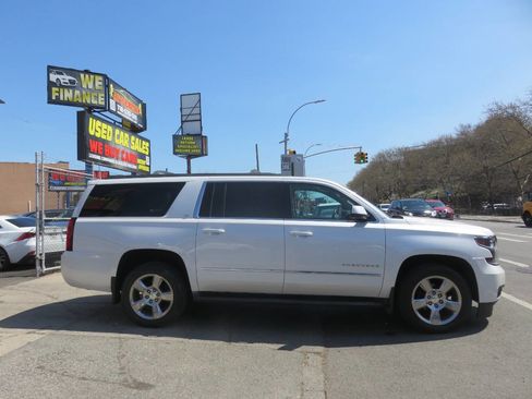Used 2016 Chevrolet Suburban LT image 9