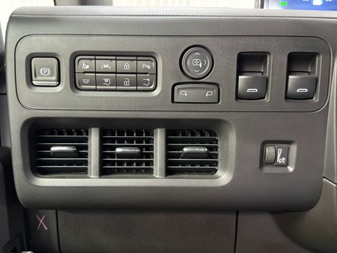 Used 2024 Chevrolet Brightdrop 600 w/ Battery Pack, Max Range AWD/4WD image 28
