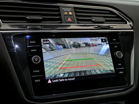 Certified 2024 Volkswagen Tiguan SEL R-Line image 22