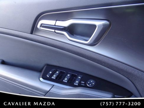 Used 2025 Kia Sportage EX AWD/4WD image 18