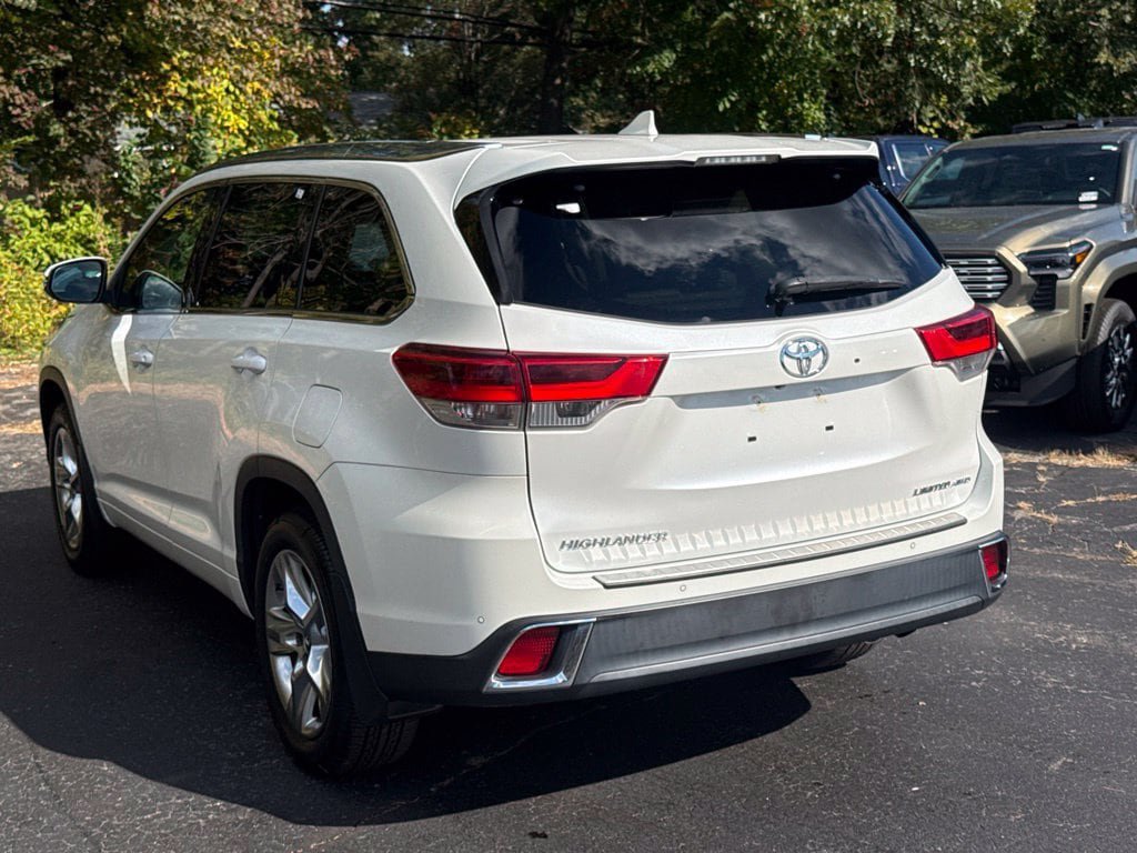Certified 2019 Toyota Highlander Limited AWD/4WD image 6
