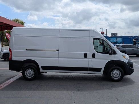 Used 2025 RAM ProMaster 2500 w/ Convenience Group FWD image 4
