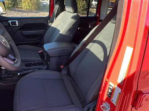 Used 2025 Jeep Wrangler Willys image 16
