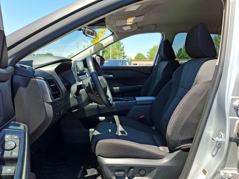 Used 2025 Nissan Rogue SV AWD/4WD image 13