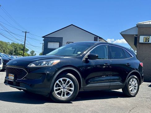Used 2021 Ford Escape SE w/ Cold Weather Package AWD/4WD image 2