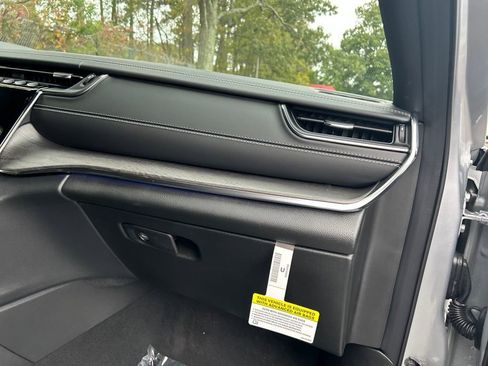 New 2025 Jeep Grand Cherokee Overland w/ Adv Protech Group III image 27