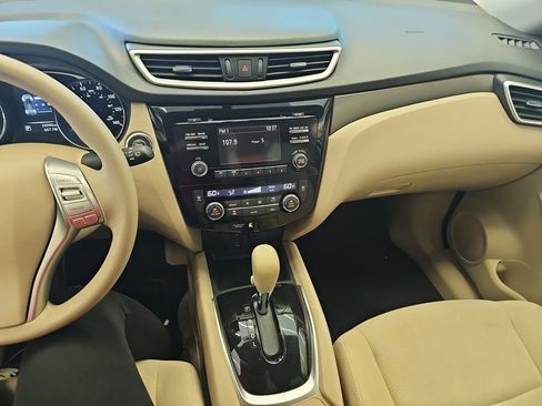 Used 2015 Nissan Rogue SV image 21