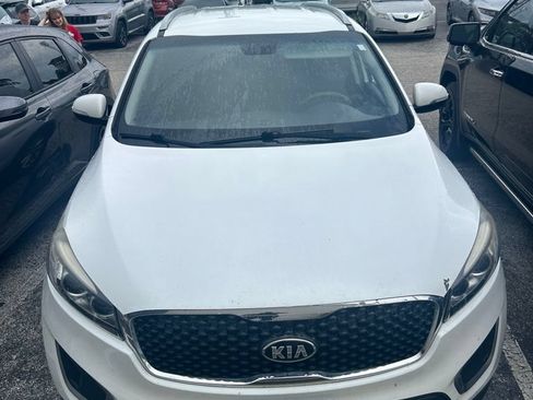 Used 2016 Kia Sorento LX FWD image 2