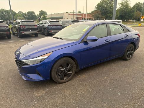 Certified 2023 Hyundai Elantra SEL FWD image 9