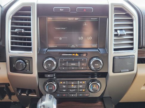 Used 2015 Ford F150 Lariat w/ Equipment Group 501A Mid RWD image 17