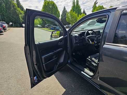 Used 2015 GMC Canyon SLE RWD image 17