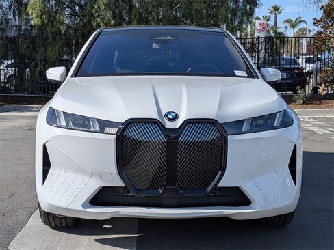 New 2026 BMW iX xDrive60 image 4
