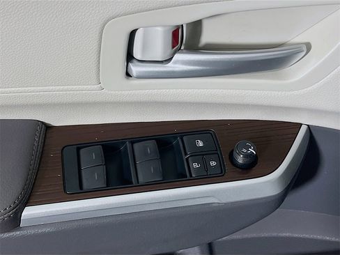 Certified 2024 Toyota Sienna XLE image 17