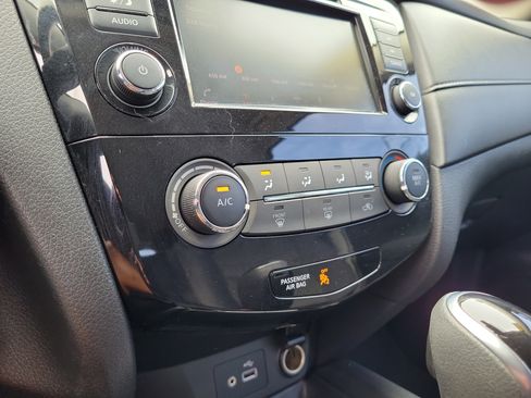 Used 2020 Nissan Rogue S FWD image 28
