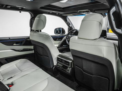 Used 2024 Lexus LX 600 4WD w/ Luxury Package image 29