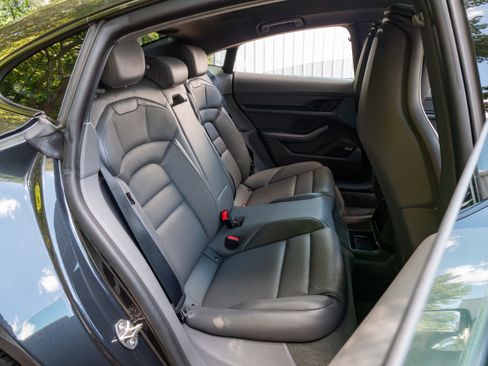 Used 2022 Porsche Taycan image 39