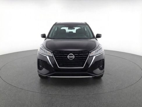 Used 2025 Nissan Kicks SV image 2