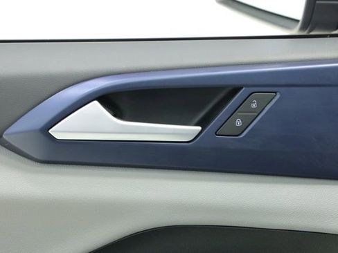 Used 2022 Volkswagen Taos SE image 28