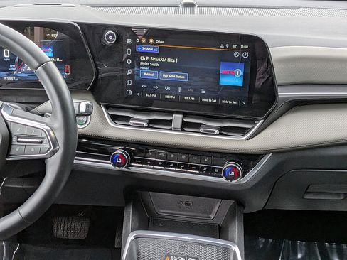 Used 2025 Chevrolet Equinox LT w/ Convenience Package II AWD/4WD image 17