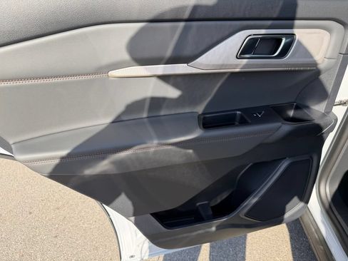 New 2026 Ford Explorer Active w/ Active Comfort Package RWD image 18