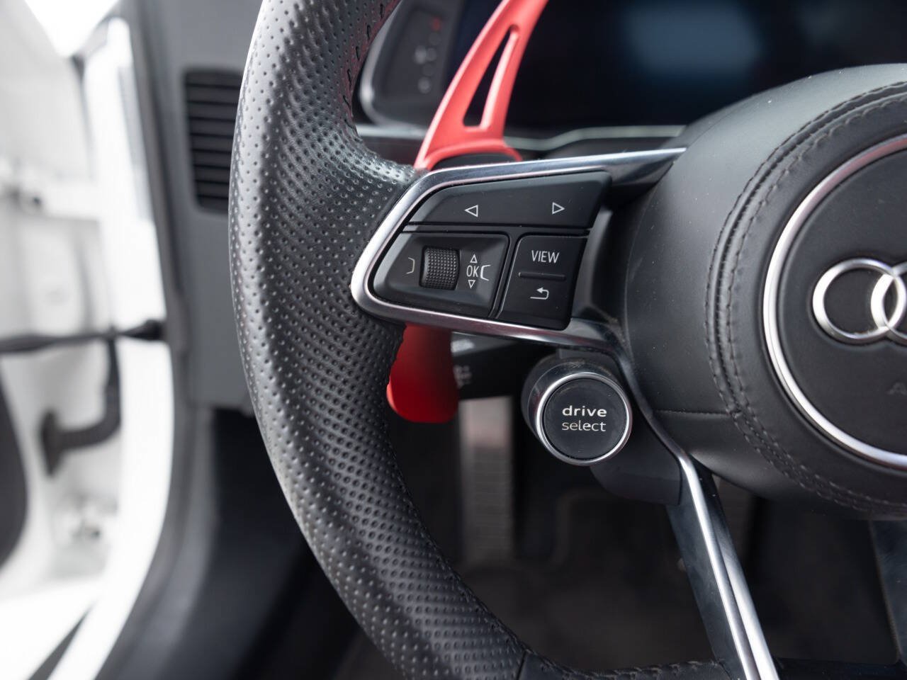 Used 2018 Audi R8 V10 w/ Premium Package RWD image 34