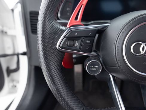 Used 2018 Audi R8 V10 w/ Premium Package RWD image 34