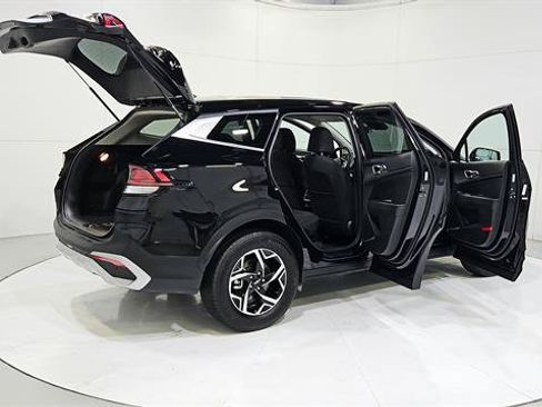 Used 2025 Kia Sportage LX FWD image 13