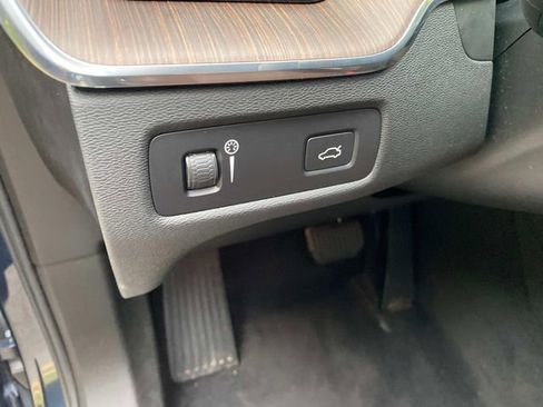 Used 2022 Volvo XC60 B5 Momentum AWD/4WD image 16