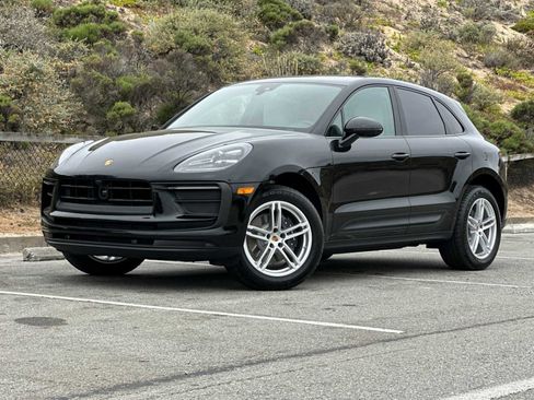 New 2025 Porsche Macan image 1
