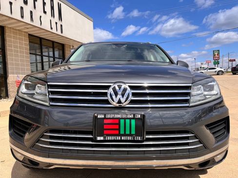 Used 2016 Volkswagen Touareg Executive AWD/4WD image 7