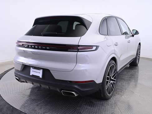 Used 2025 Porsche Cayenne image 7