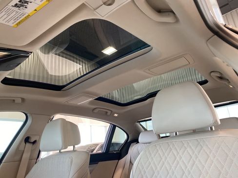 Used 2021 BMW ALPINA B7 xDrive image 16