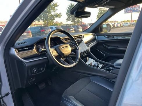 Used 2022 Jeep Grand Cherokee Altitude AWD/4WD image 6