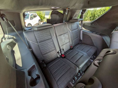 Used 2024 Cadillac Escalade Sport Platinum w/ LPO, ONYX Package AWD/4WD image 27