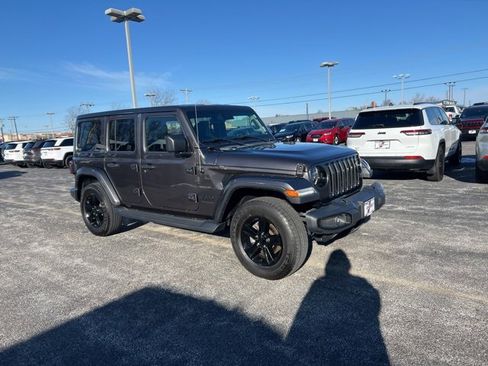 Used 2020 Jeep Wrangler Unlimited Sahara image 7