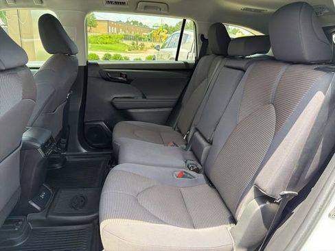 Used 2023 Toyota Highlander L FWD image 24