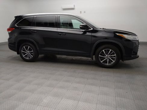Used 2017 Toyota Highlander XLE image 11
