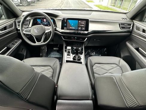 Certified 2024 Volkswagen Atlas Cross Sport SE AWD/4WD image 33